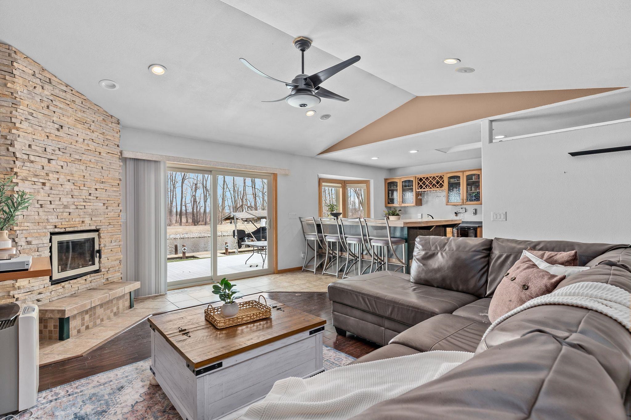 6454 SUNSHINE HARBOUR Drive