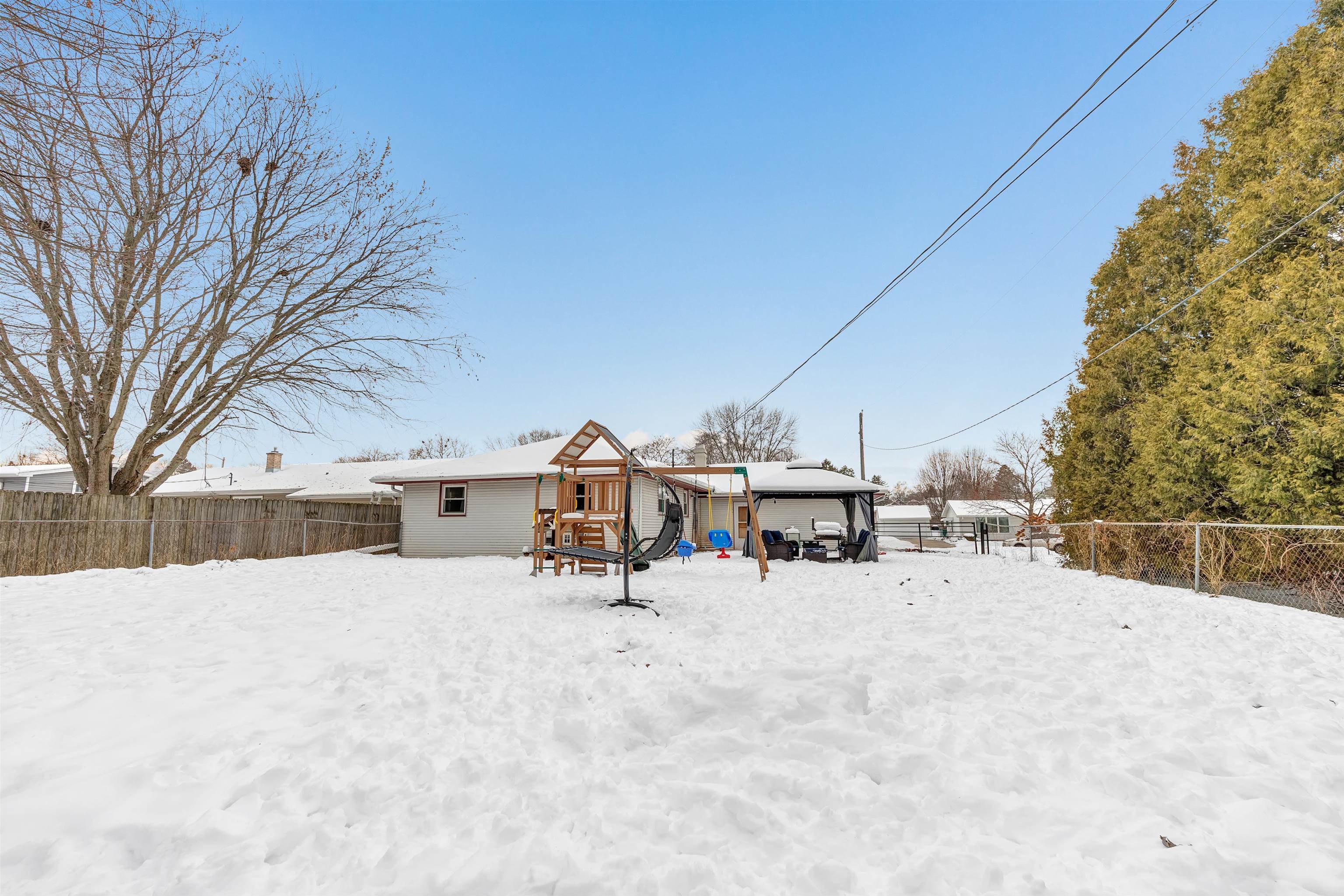 Manitowoc, Wisconsin 54220, United States, 3 Bedrooms Bedrooms, ,2 BathroomsBathrooms,Residential,Active,255497