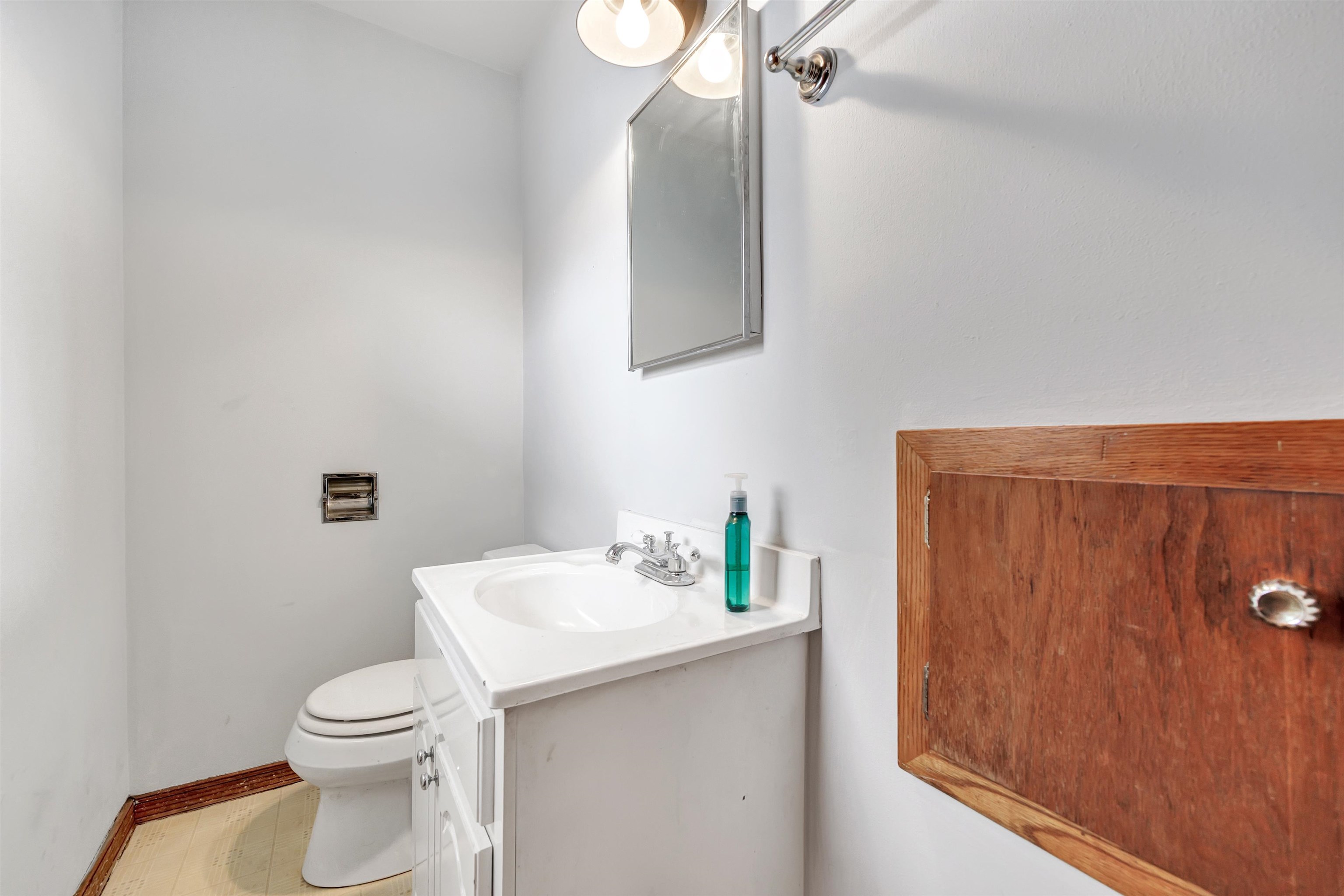 Manitowoc, Wisconsin 54220, United States, 3 Bedrooms Bedrooms, ,2 BathroomsBathrooms,Residential,Active,255497