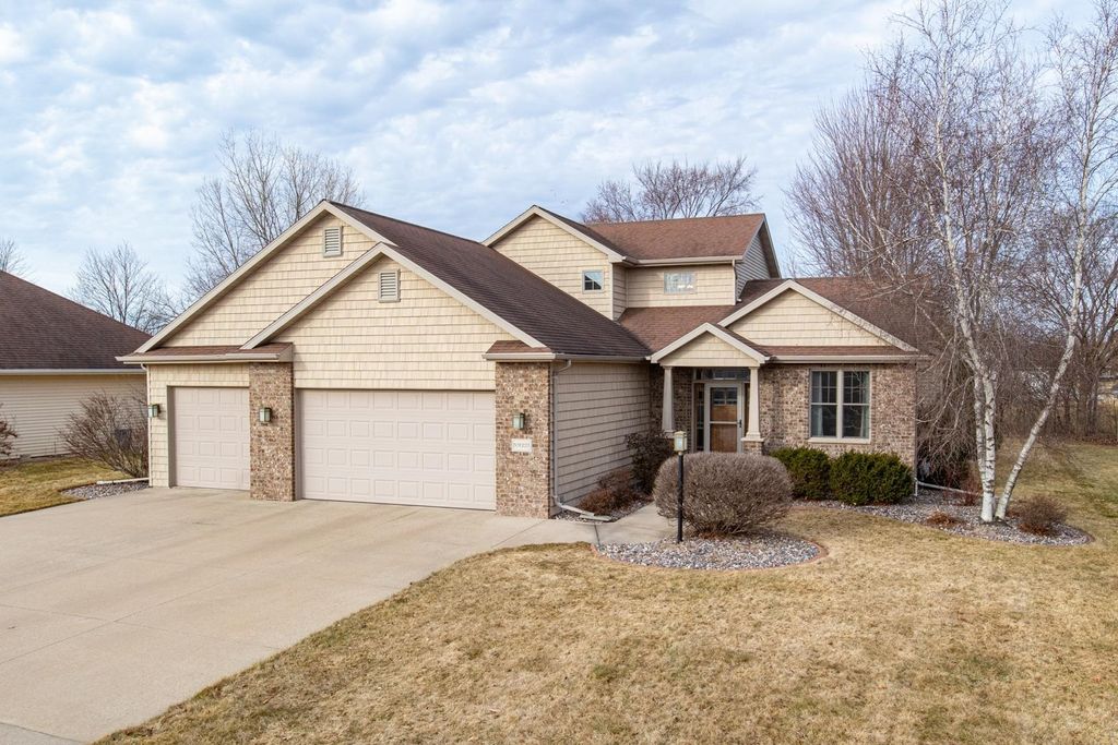 Photo of N9221 PHLOX Drive, APPLETON, WI 54915 (MLS # 50322088)