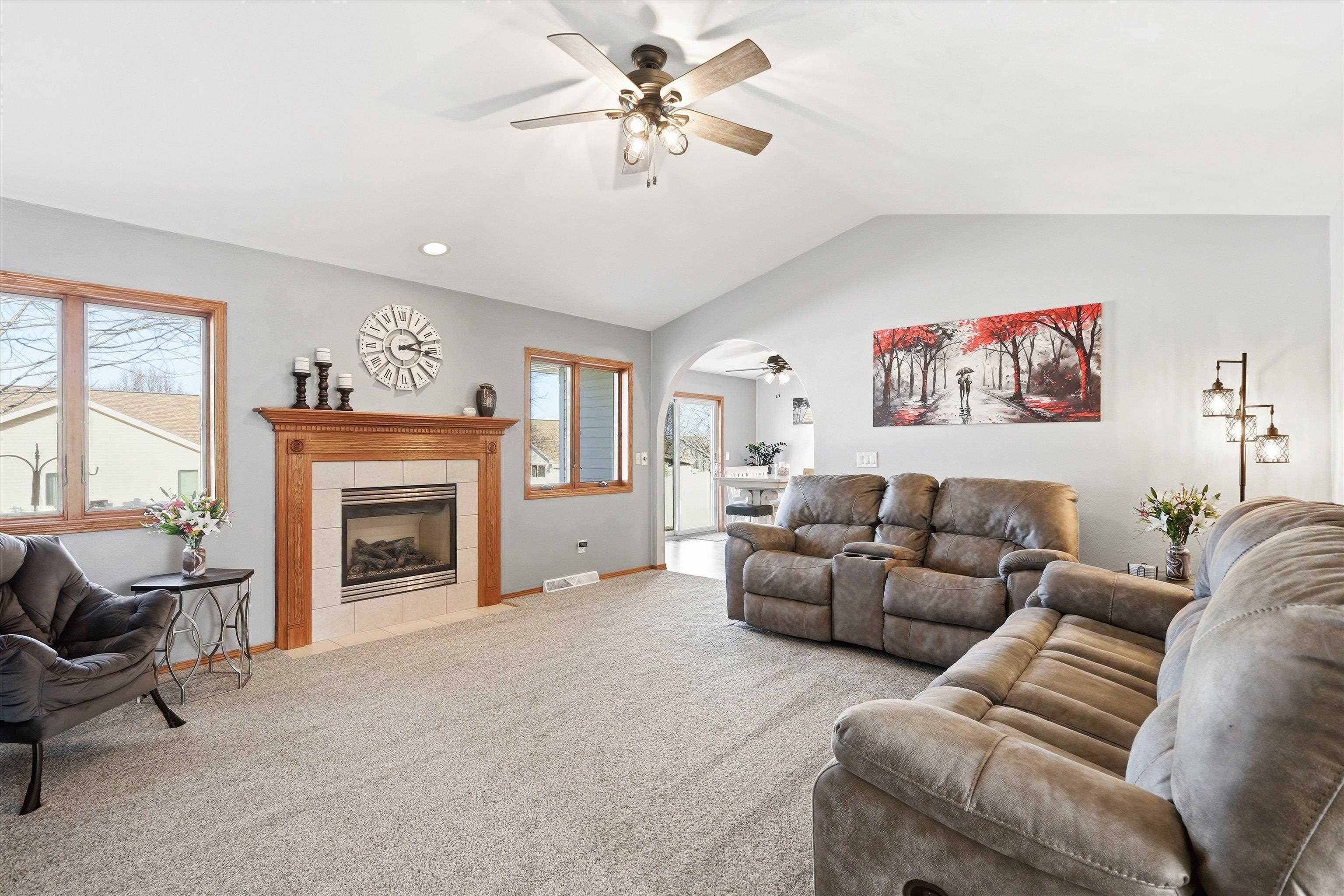 2060 MEADOWVIEW Street