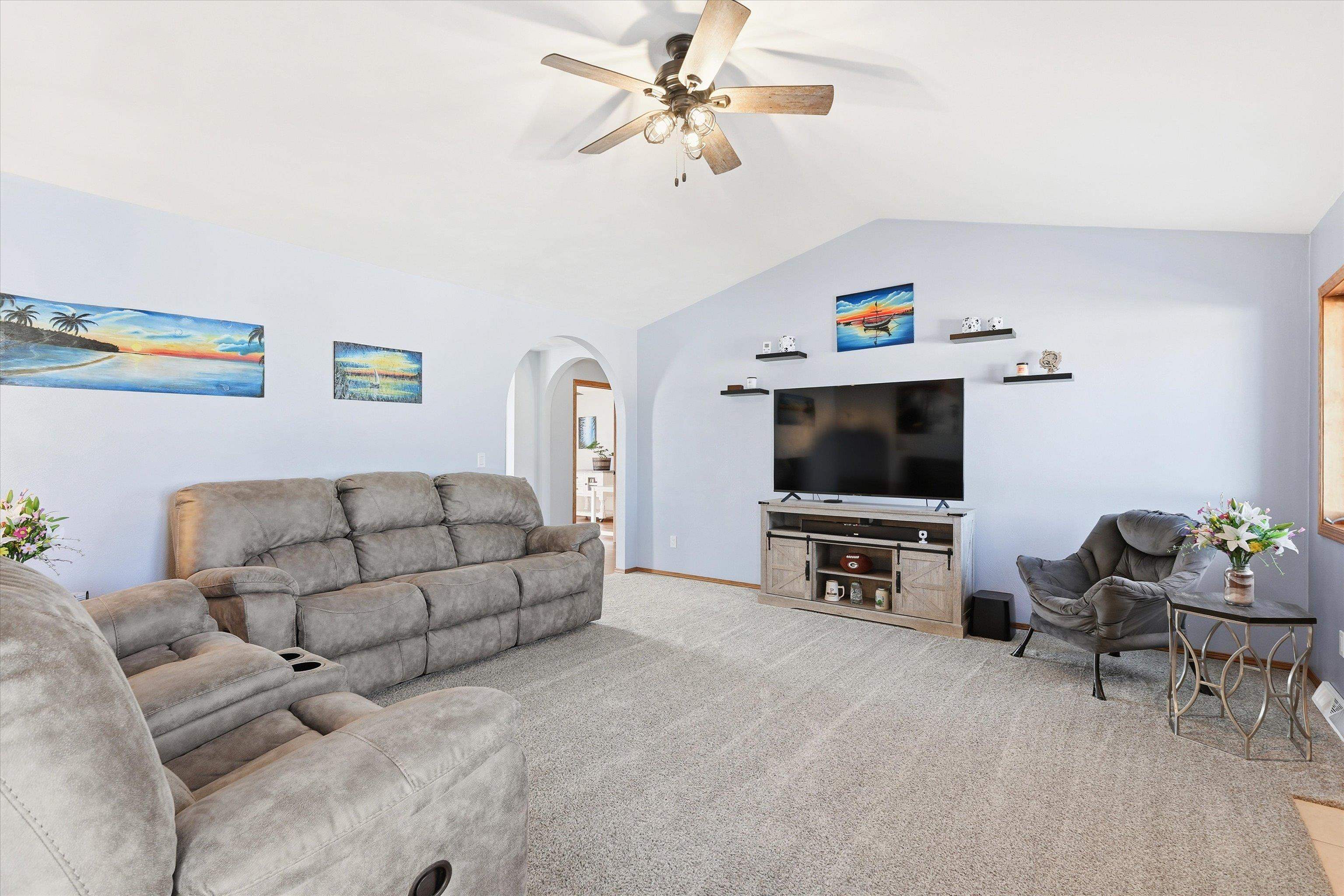 2060 MEADOWVIEW Street