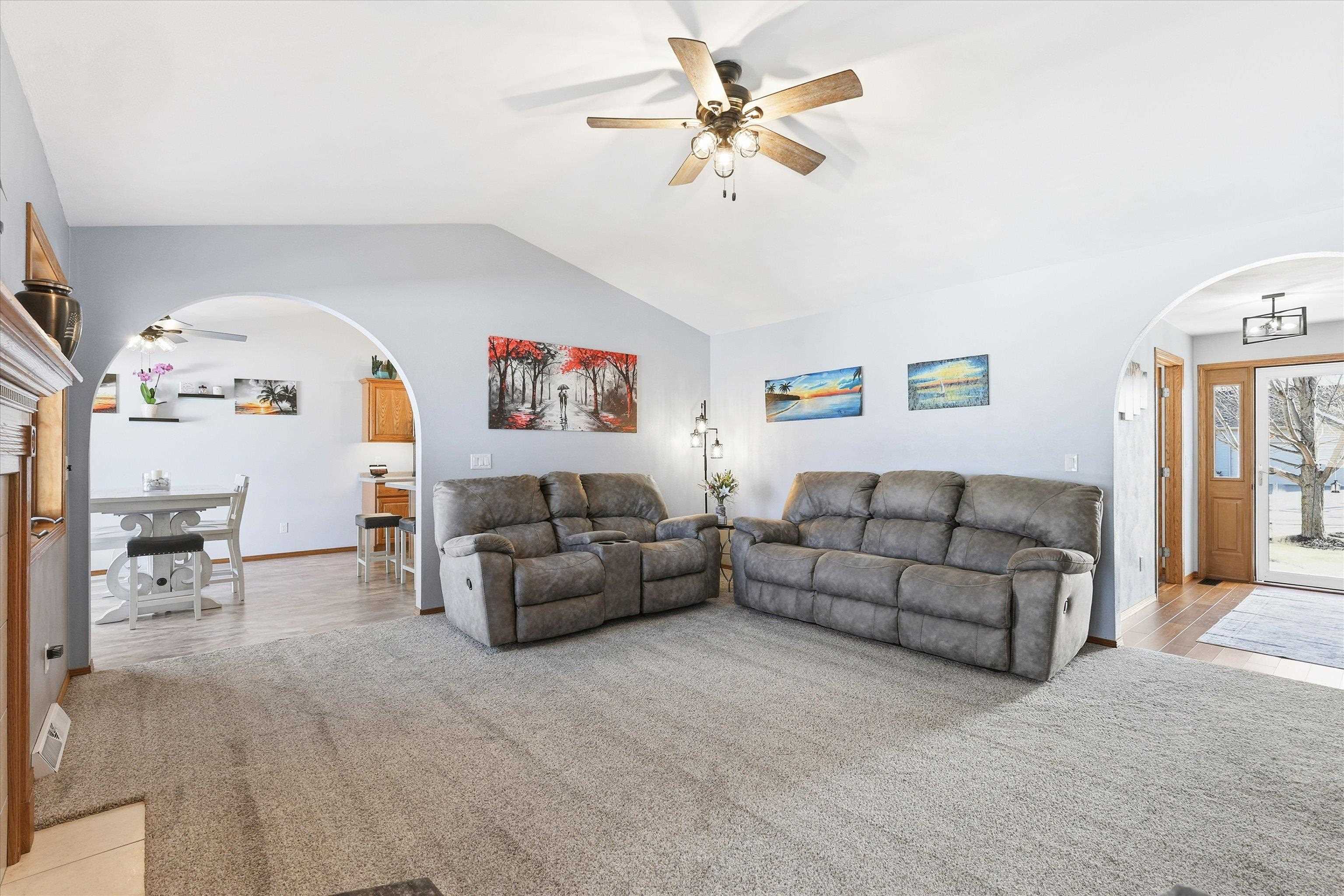 2060 MEADOWVIEW Street