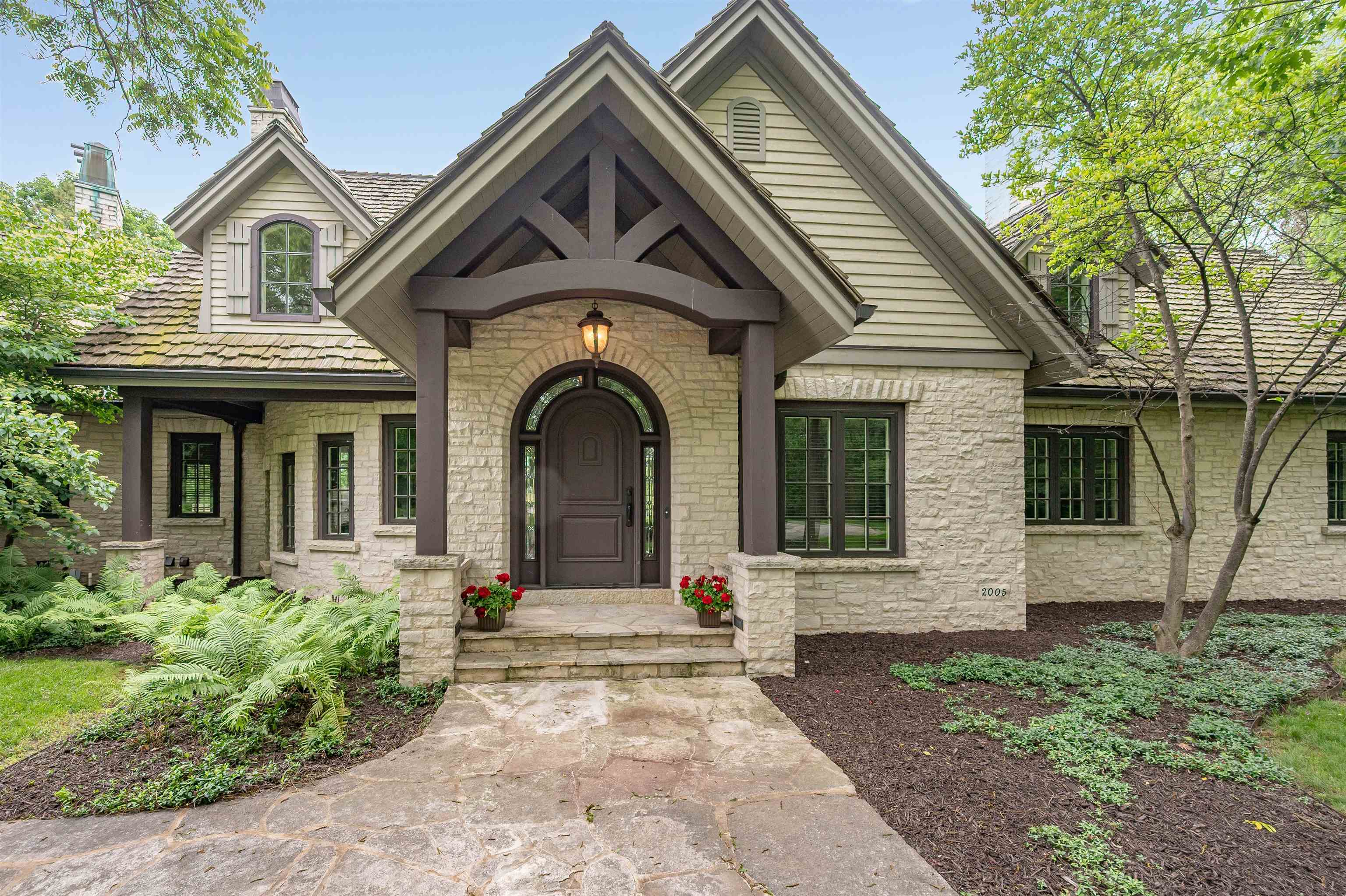 3379 LOST DAUPHIN Road