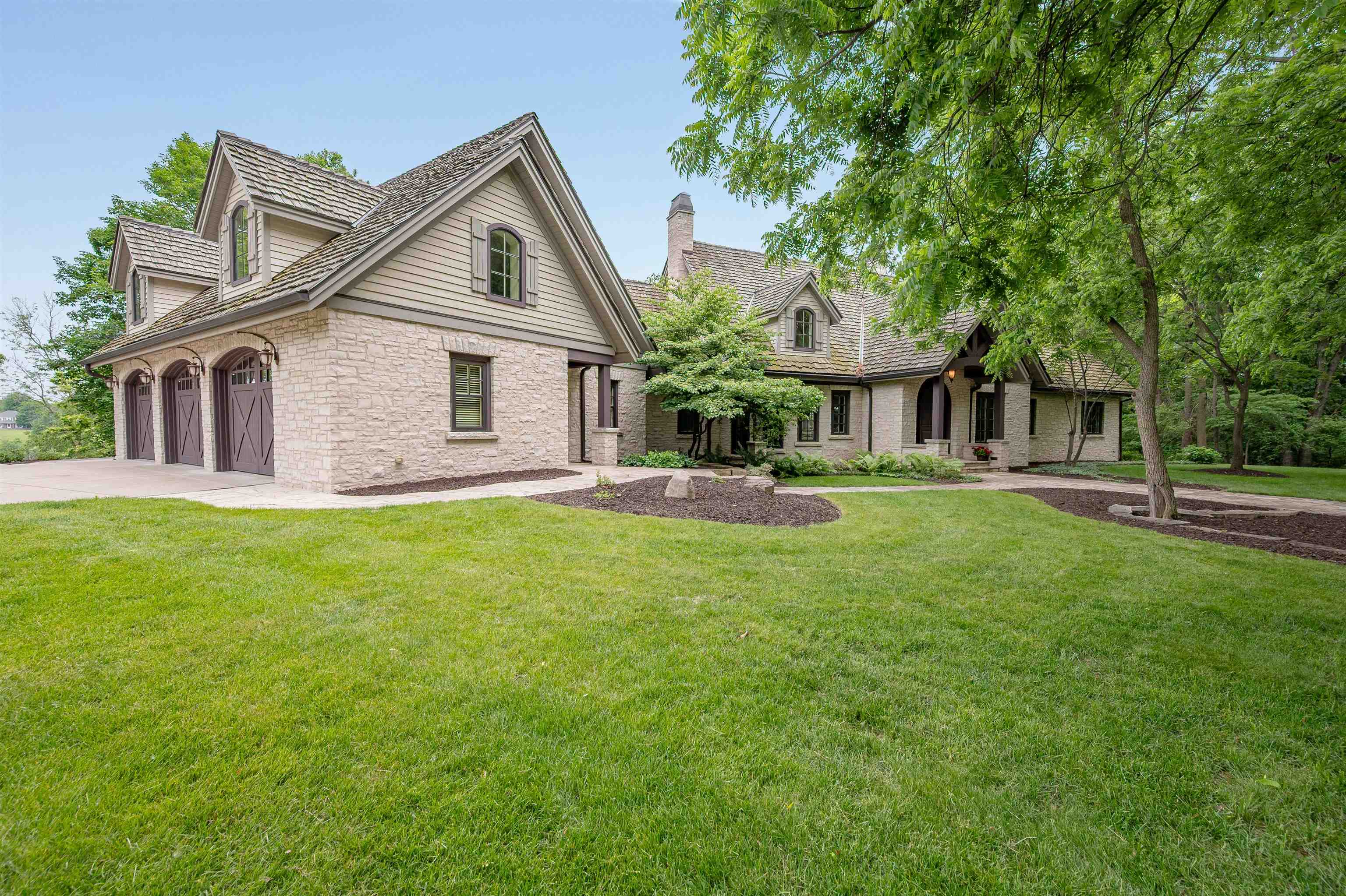 3379 LOST DAUPHIN Road