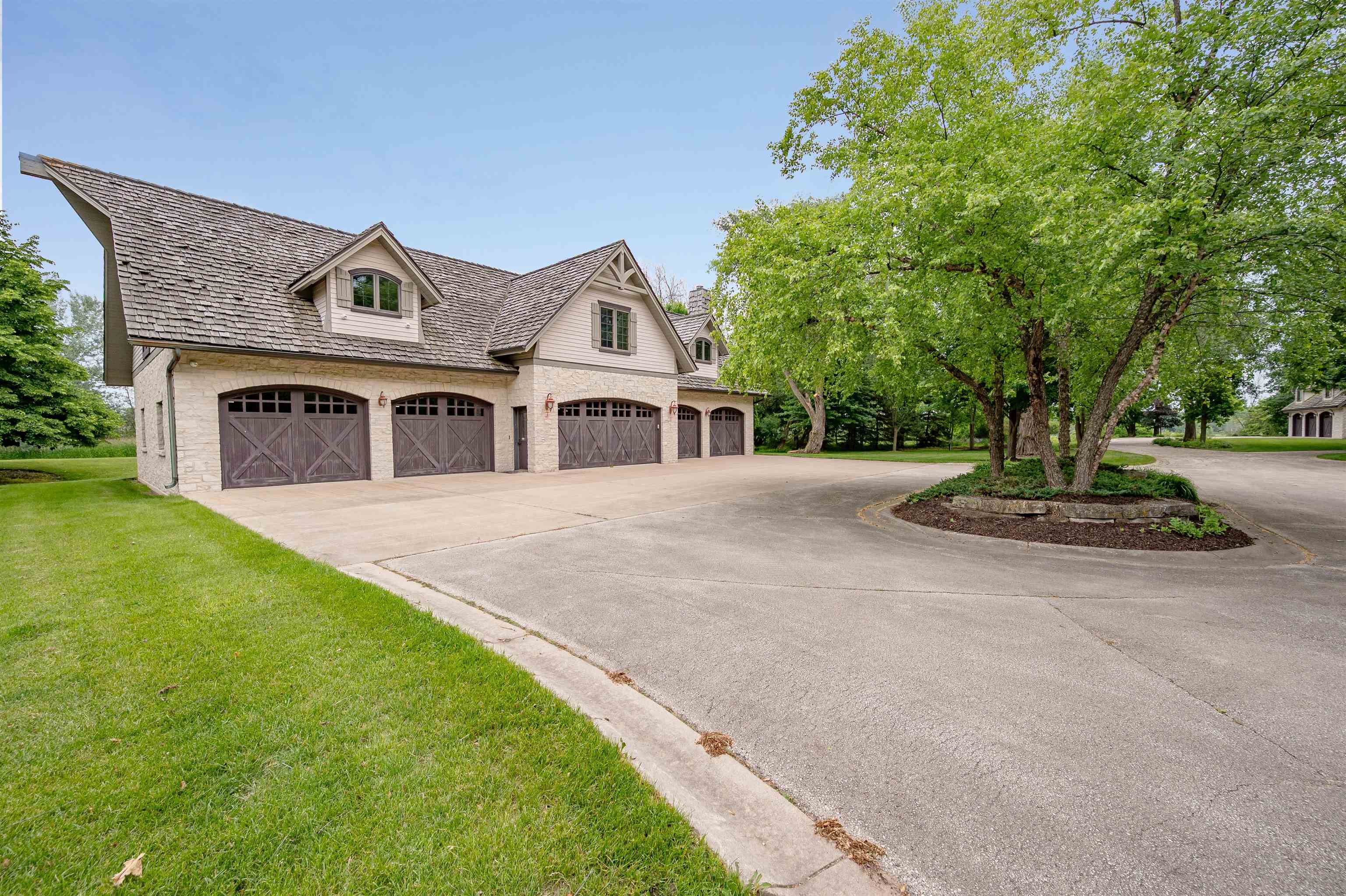 3379 LOST DAUPHIN Road