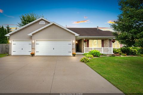 Photo of 1661 W KAYLEE Lane, APPLETON, WI 54913 (MLS # 50316098)