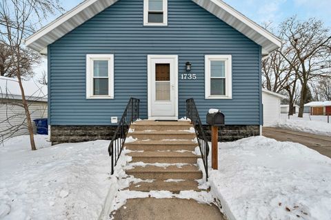 Photo of 1735 E MASON Street, GREEN BAY, WI 54302 (MLS # 50319275)