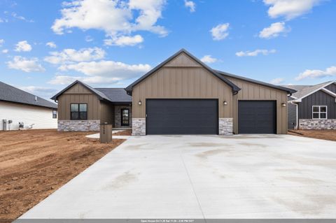 Photo of 2998 CREEKWOOD Drive, GREEN BAY, WI 54311 (MLS # 50322424)