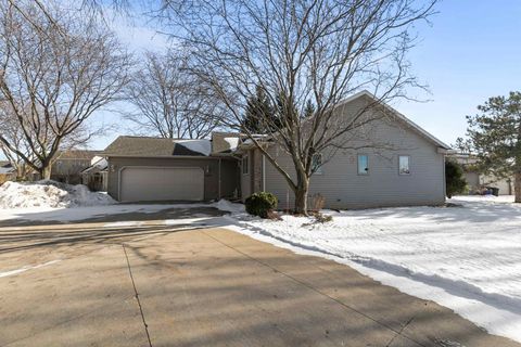 Photo of 3410 S TELULAH Avenue, APPLETON, WI 54915 (MLS # 50319371)