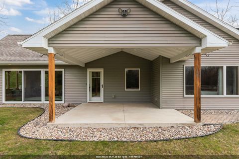 Photo of N3573 COUNTY RD A, BLACK CREEK, WI 54106 (MLS # 50323347)