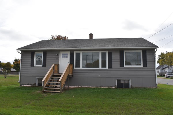 67 W RUSSELL ST, MARINETTE, WI 54143 - Image 825b587d2185bb51a5e84e2b0bb9e772/681023975