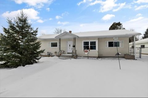 Photo of 625 DAWES Street, MARINETTE, WI 54143 (MLS # 50320248)
