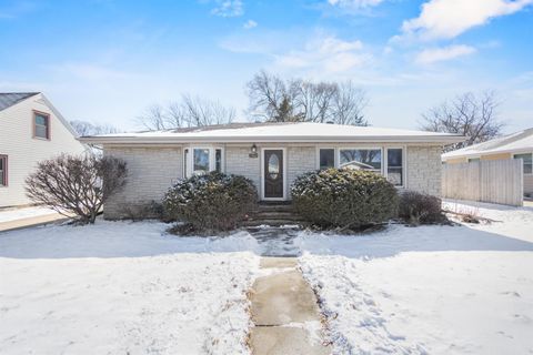 Photo of 909 W WEILAND Avenue, APPLETON, WI 54914 (MLS # 50321568)