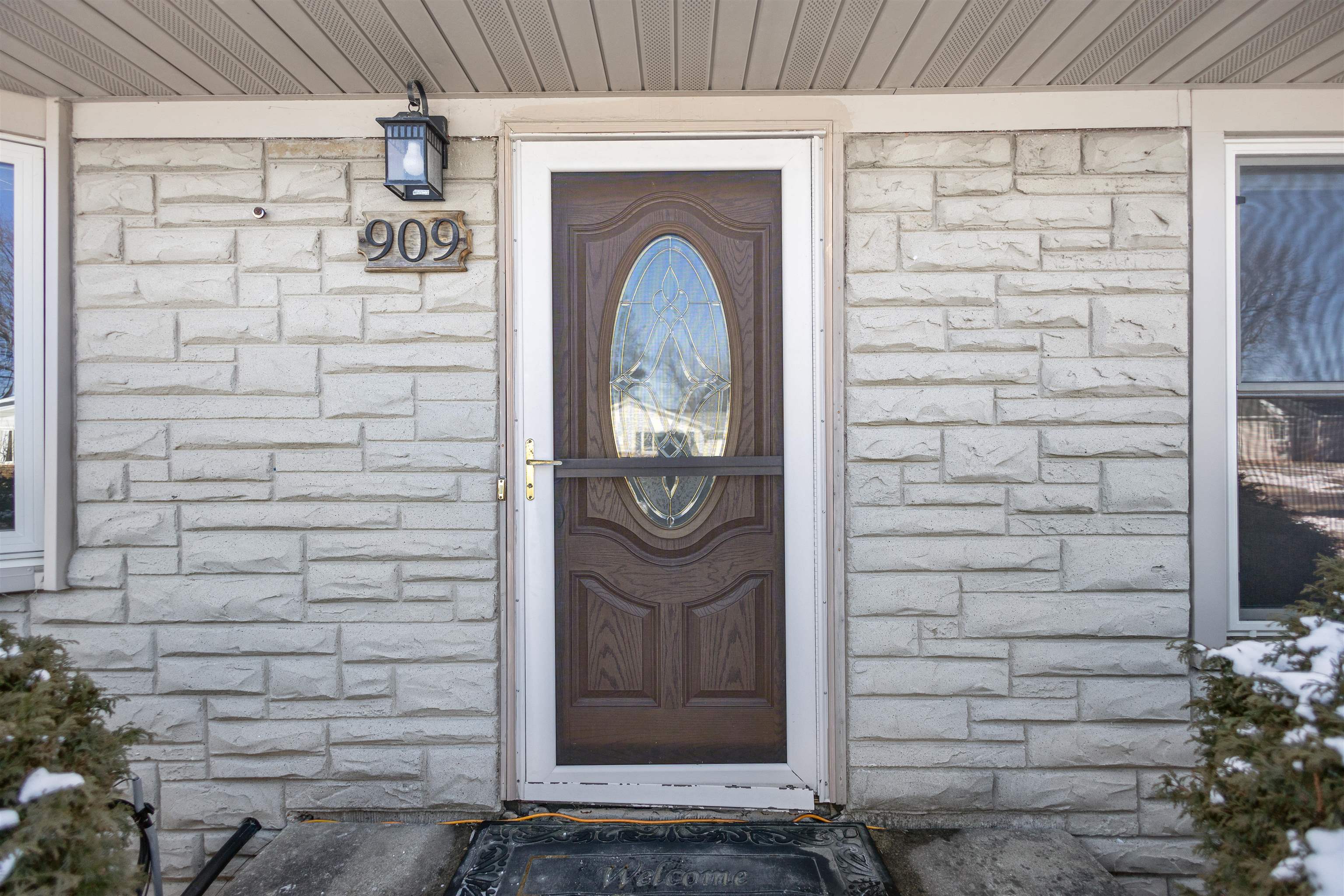 909 W WEILAND Avenue