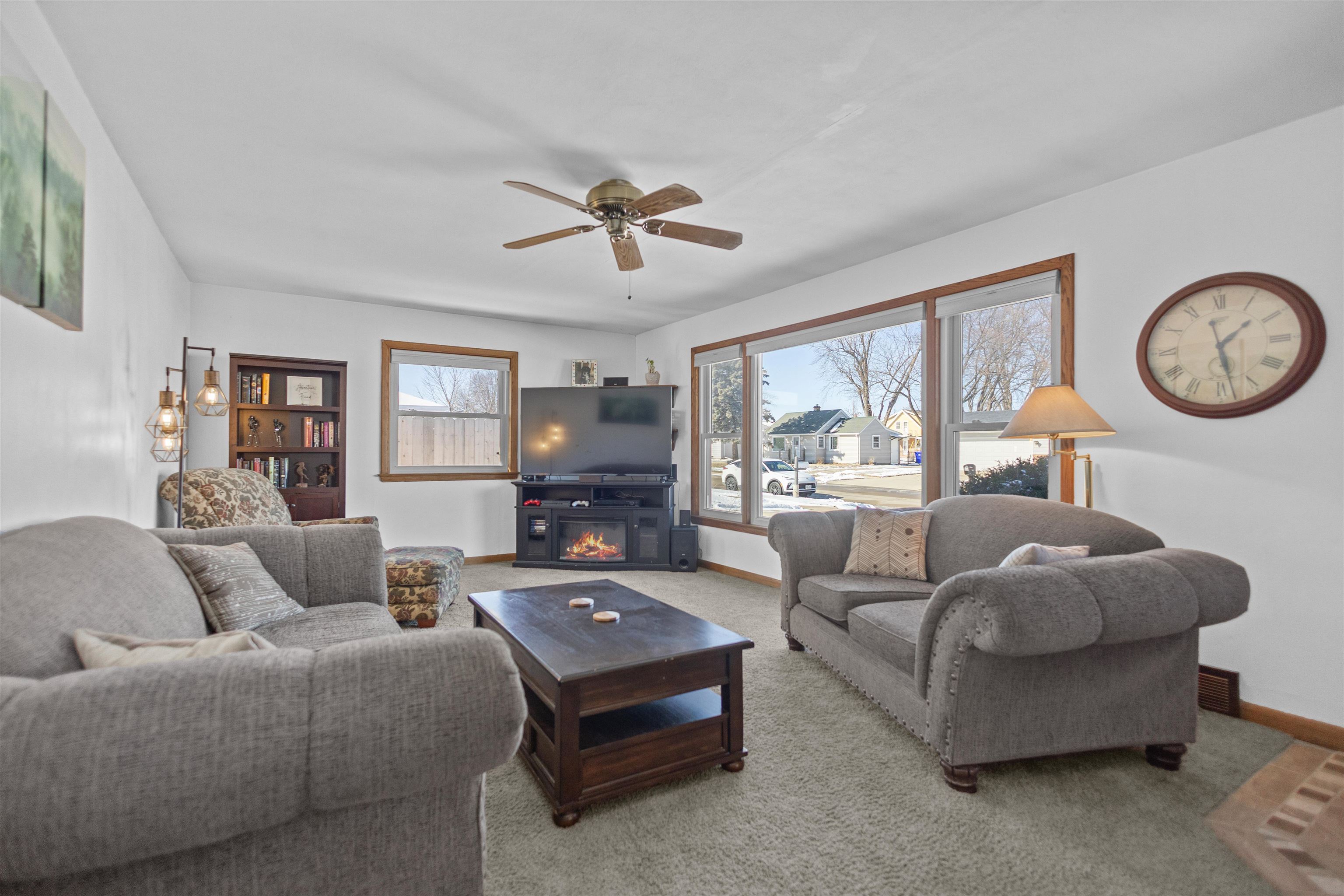 909 W WEILAND Avenue