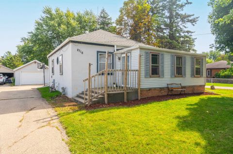 Photo of 2716 HARRISON Street, OSHKOSH, WI 54901 (MLS # 50316216)