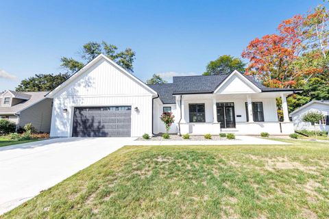 Photo of 318 S WEBSTER Avenue, DE PERE, WI 54115 (MLS # 50315350)