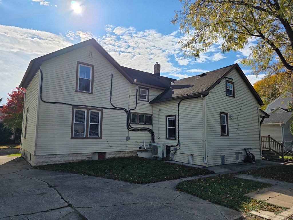 Photo of 520 W COMMERCIAL Street, APPLETON, WI 54911 (MLS # 50317327)