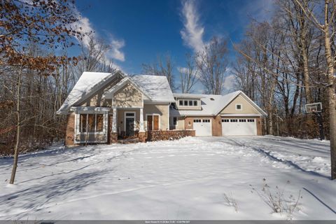 Photo of N1499 FOREST GLEN Drive, GREENVILLE, WI 54942 (MLS # 50319680)