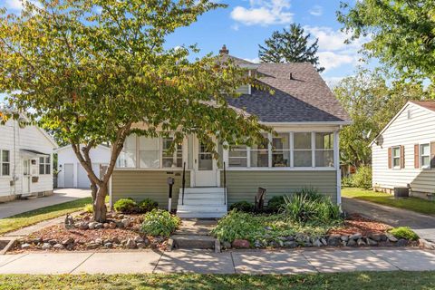 Photo of 1823 MT VERNON Street, OSHKOSH, WI 54901 (MLS # 50316198)