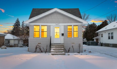 Photo of 1607 FARLIN Avenue, GREEN BAY, WI 54302 (MLS # 50319474)