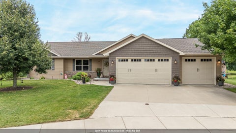 Photo of 810 RUSTY Court, KAUKAUNA, WI 54130 (MLS # 50330419)