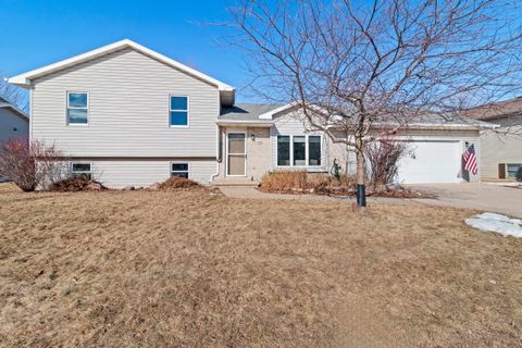 Photo of 80 KOPE Avenue, OSHKOSH, WI 54901 (MLS # 50321127)