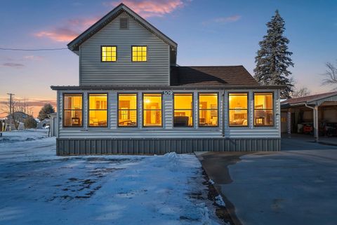 Photo of 309 S WARRINGTON Avenue, CECIL, WI 54111 (MLS # 50321592)