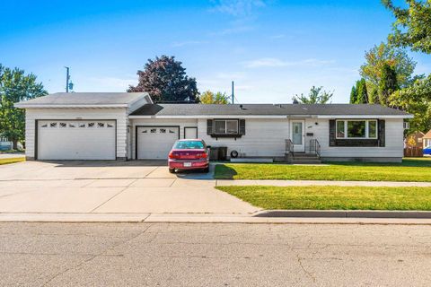 Photo of 1807 LINCOLN Street, MARINETTE, WI 54143 (MLS # 50316161)
