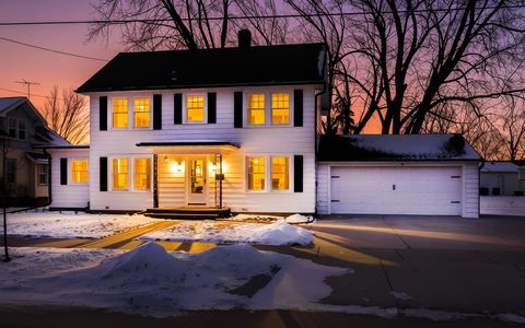 Photo of 327 SARAH Street, KAUKAUNA, WI 54130 (MLS # 50320544)