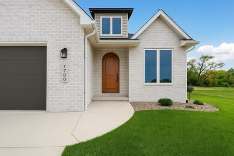 Photo of 1780 BOBBY JONES Drive, DE PERE, WI 54115 (MLS # 50316386)