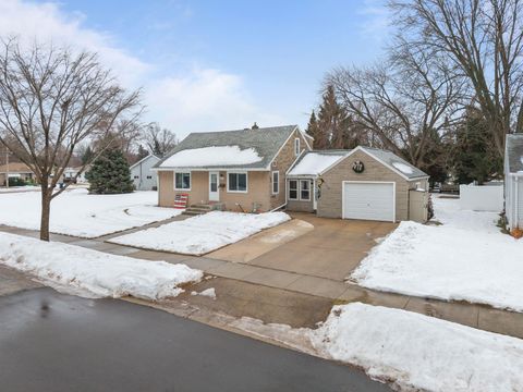 Photo of 929 HARDING Street, MENASHA, WI 54952 (MLS # 50319432)