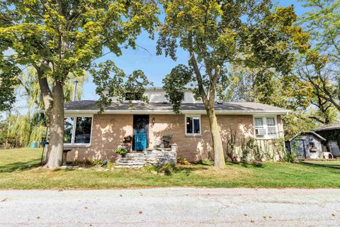 Photo of 4132 BAYSIDE Road, SUAMICO, WI 54173 (MLS # 50316119)