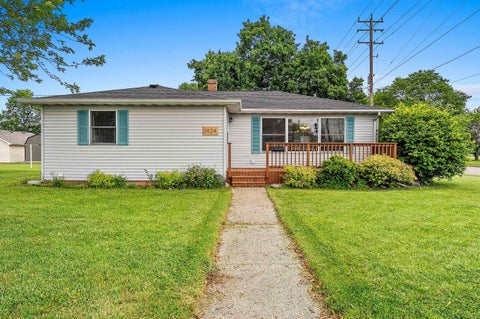 Photo of 1924 E GLENDALE Avenue, APPLETON, WI 54911 (MLS # 50327341)