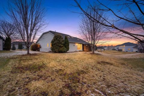 Photo of N262 EASTOWNE Lane, APPLETON, WI 54915 (MLS # 50322214)