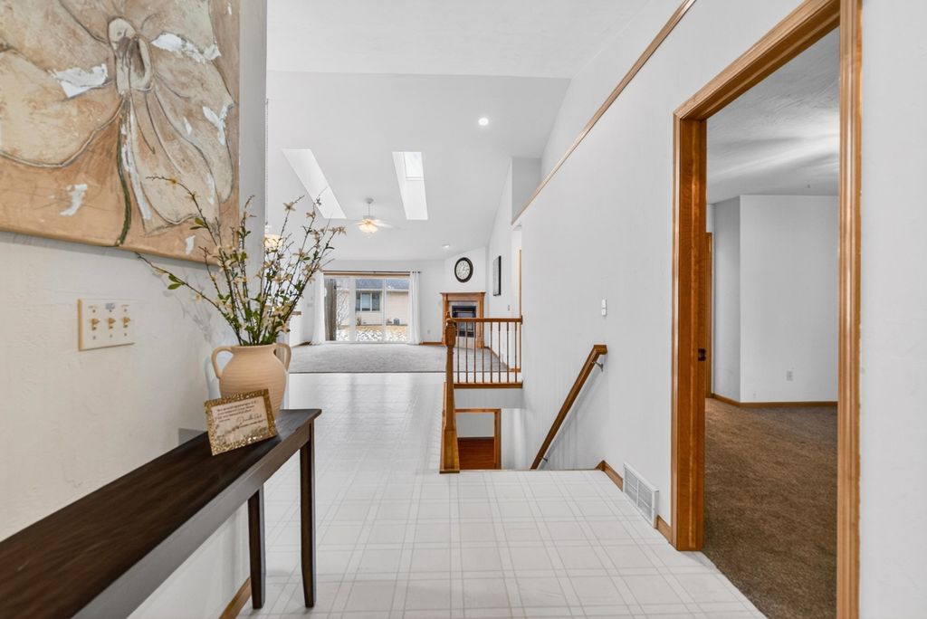 Photo of N262 EASTOWNE Lane, APPLETON, WI 54915 (MLS # 50322214)