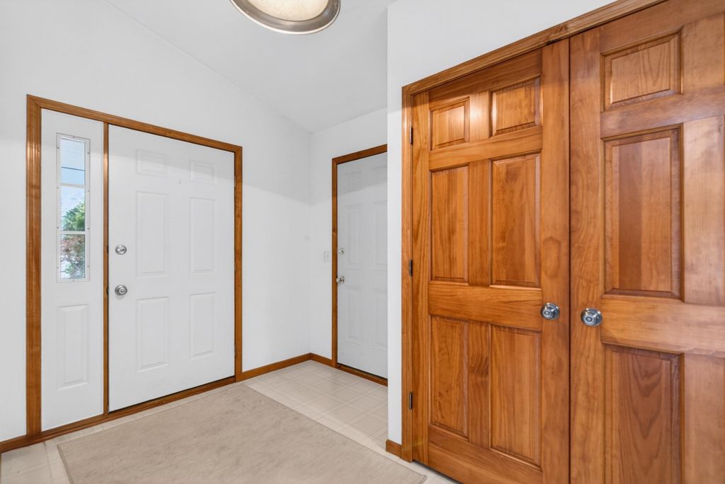 Photo of N262 EASTOWNE Lane, APPLETON, WI 54915 (MLS # 50322214)