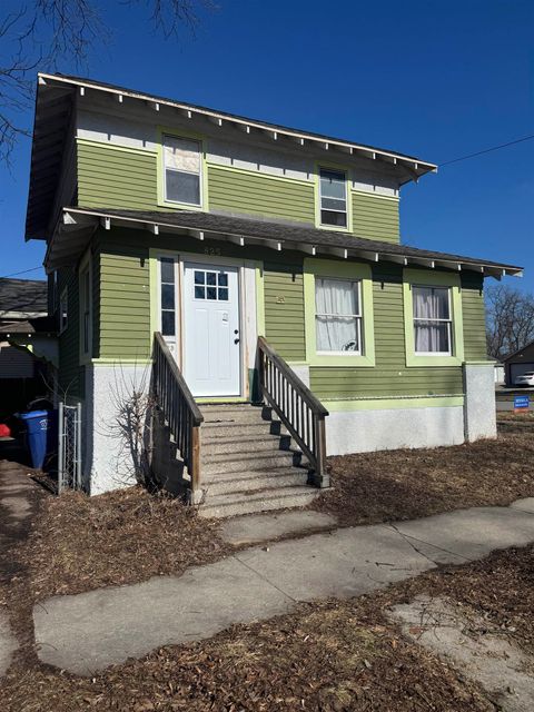 Photo of 825 CROOKS Street, GREEN BAY, WI 54301 (MLS # 50321406)