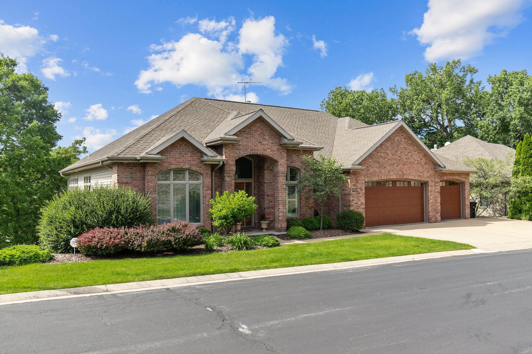 Appleton, Wisconsin 54915, United States, 4 Bedrooms Bedrooms, ,5 BathroomsBathrooms,Residential,Active,72738