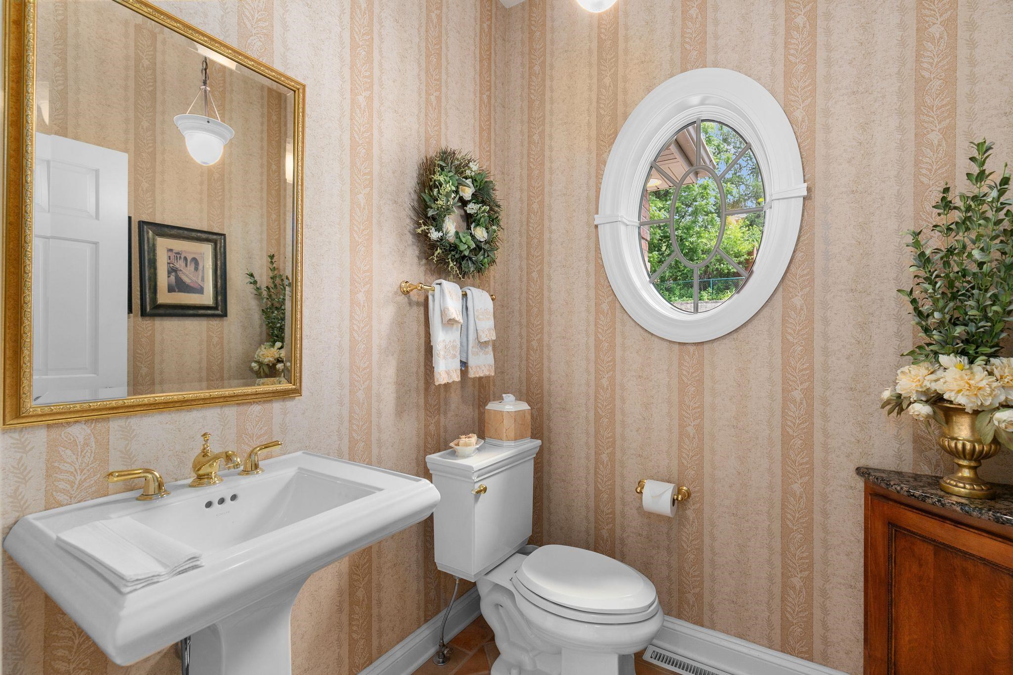 Appleton, Wisconsin 54915, United States, 4 Bedrooms Bedrooms, ,5 BathroomsBathrooms,Residential,Active,72738