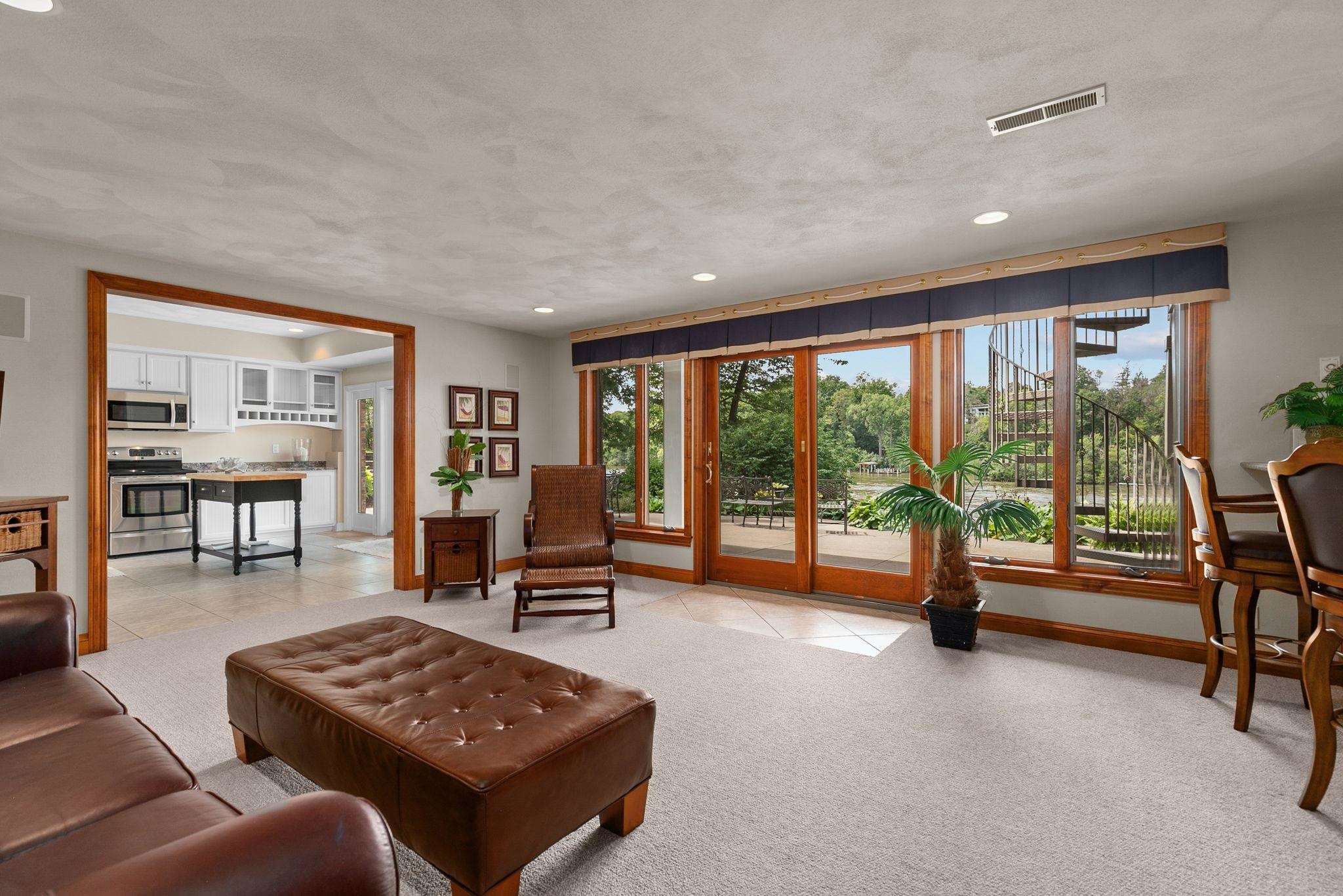 Appleton, Wisconsin 54915, United States, 4 Bedrooms Bedrooms, ,5 BathroomsBathrooms,Residential,Active,72738