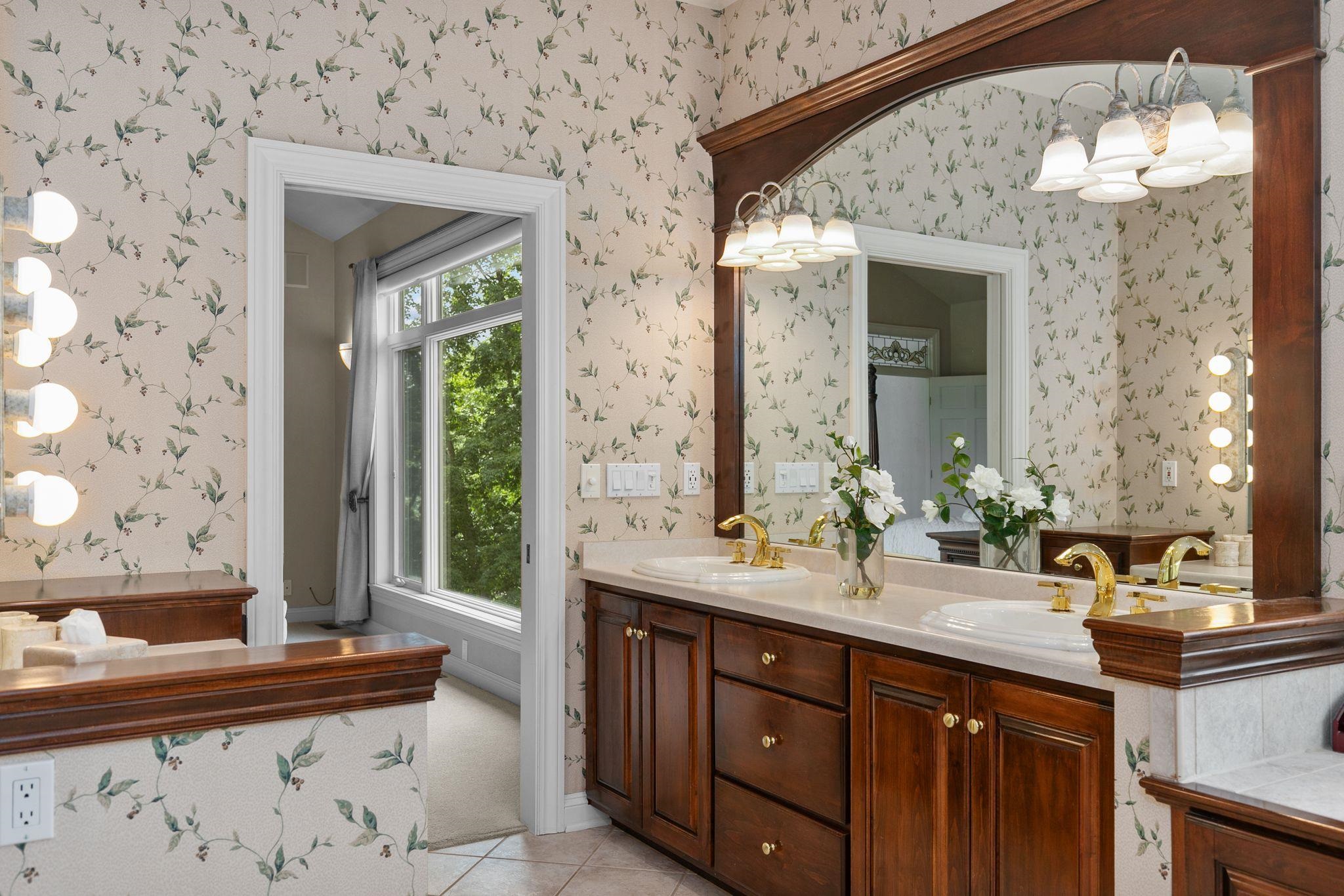 Appleton, Wisconsin 54915, United States, 4 Bedrooms Bedrooms, ,5 BathroomsBathrooms,Residential,Active,72738