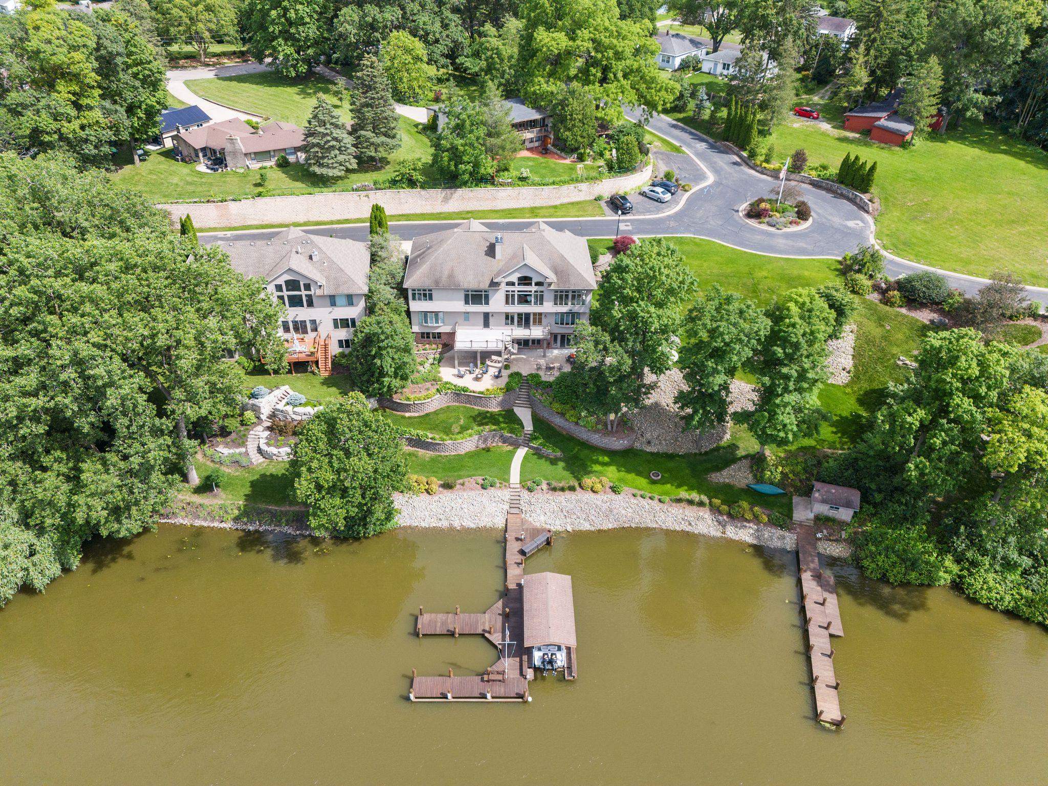 Appleton, Wisconsin 54915, United States, 4 Bedrooms Bedrooms, ,5 BathroomsBathrooms,Residential,Active,72738