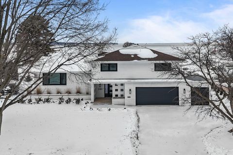 Photo of 2180 WHITE SWAN Drive, OSHKOSH, WI 54901 (MLS # 50315933)