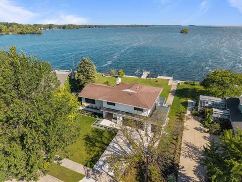 Photo of 2180 WHITE SWAN Drive, OSHKOSH, WI 54901 (MLS # 50315933)