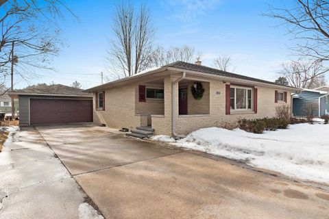 Photo of 3137 PARKDALE Drive, MARINETTE, WI 54143 (MLS # 50321317)
