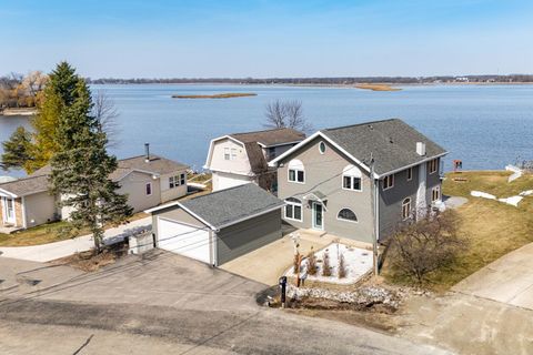 Photo of 2210 WESTWIND Road, OSHKOSH, WI 54904 (MLS # 50321188)