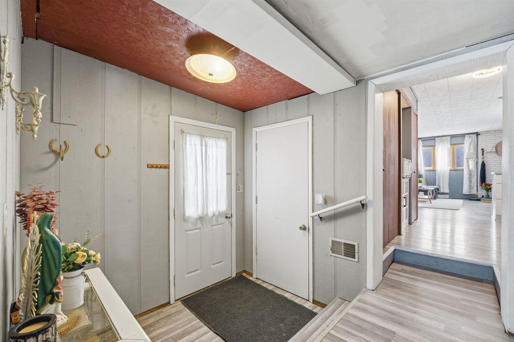 Photo of W5571 US HIGHWAY 10, MENASHA, WI 54952 (MLS # 50319132)