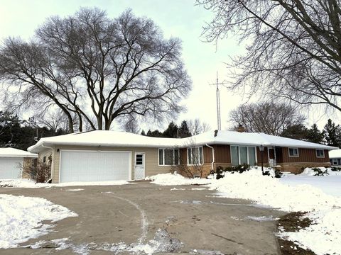 Photo of N321 COUNTY RD N Rd, APPLETON, WI 54915 (MLS # 50319192)